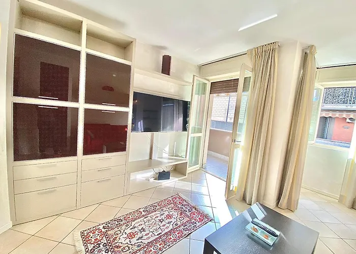 Nel Cuore Di Viale Certosa Milano, Comodo Per Raggiungere Centro Storico, Duomo, Rho Fiera Milano, Eventi E Concerti, Con Parcheggio Privato Interno A Scelta